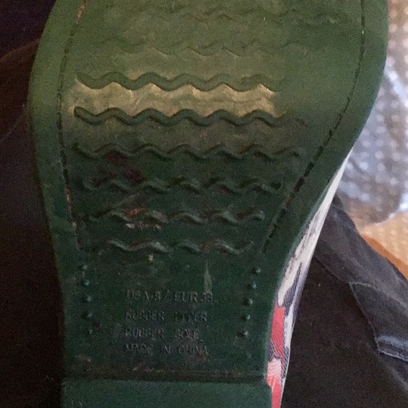 Super hip/goth Sculls and Roses. - Picture 4 of 5